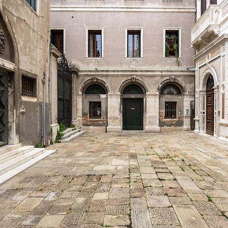 Palazzo Borgoloco Apartment Венеция Екстериор снимка